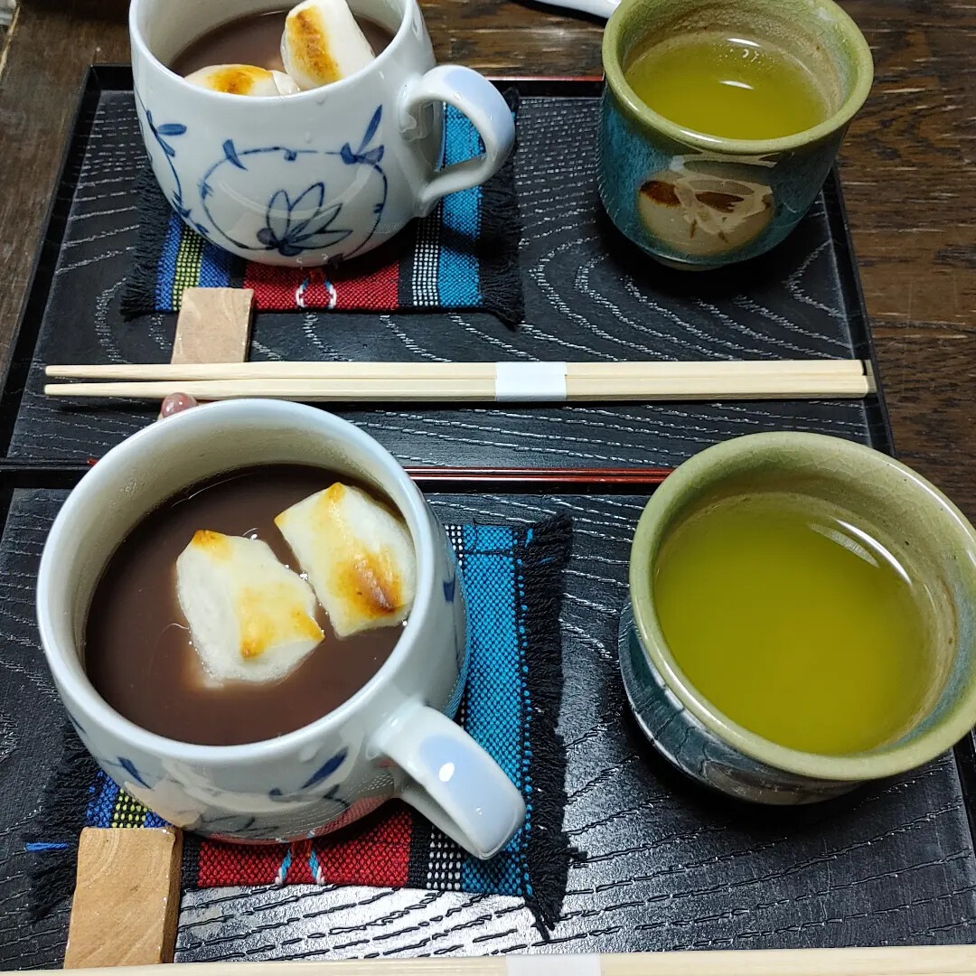Beeカフェみさかの新メニューぜんざいと緑茶(公式Instagramより)