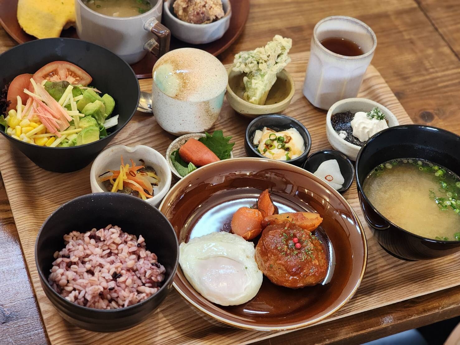 egg cafe下関店のマンゴーカップ、ロゴ入り容器(公式サイトより)