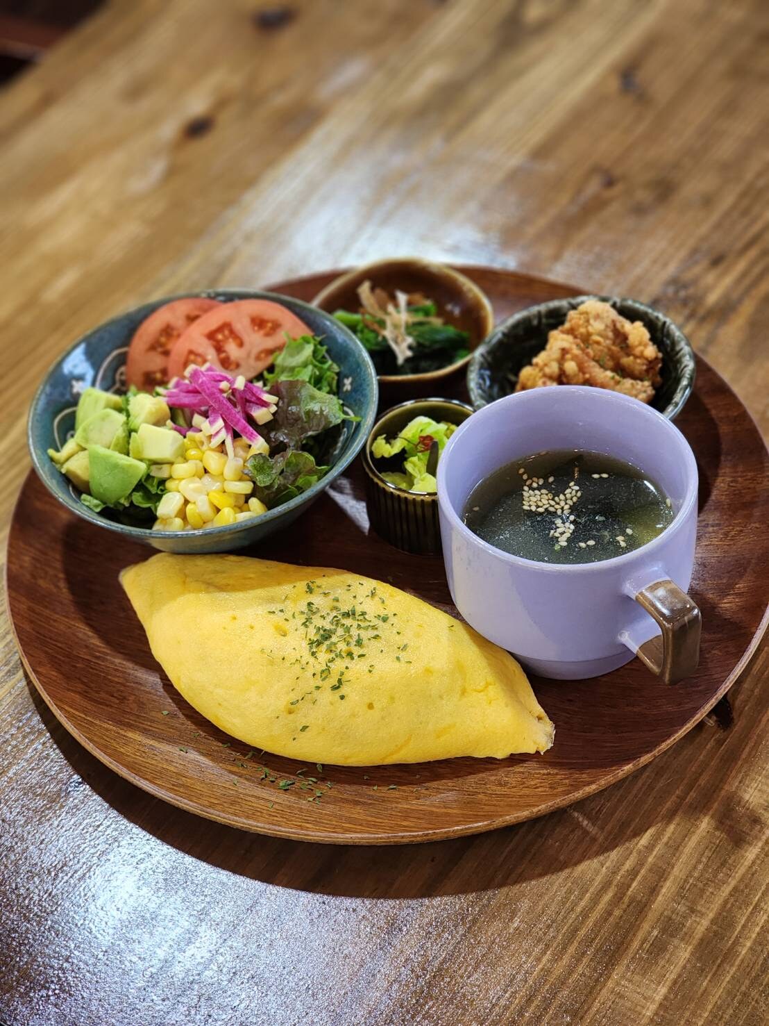 egg cafe下関店のスクランブルエッグモーニング、ベーコンとパンケーキ(公式サイトより)