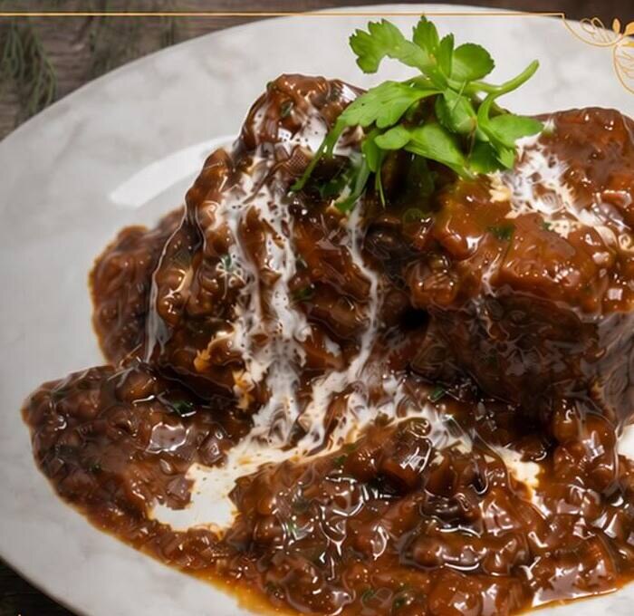 Ensoleil Takumiのカルボナード、牛ほほ肉の黒ビール煮込み(公式Instagramより)
