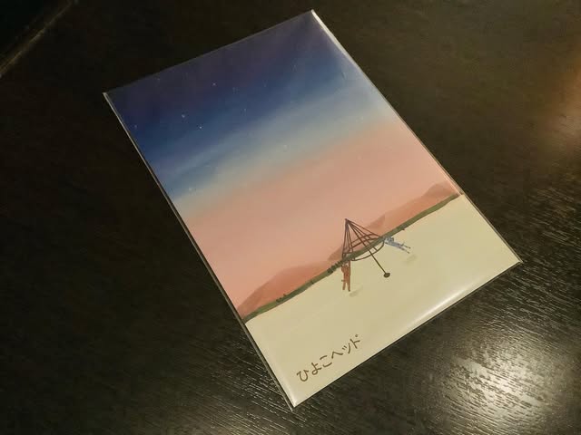 ひよこヘッドのオリジナルポストカード（公式Instagramより）