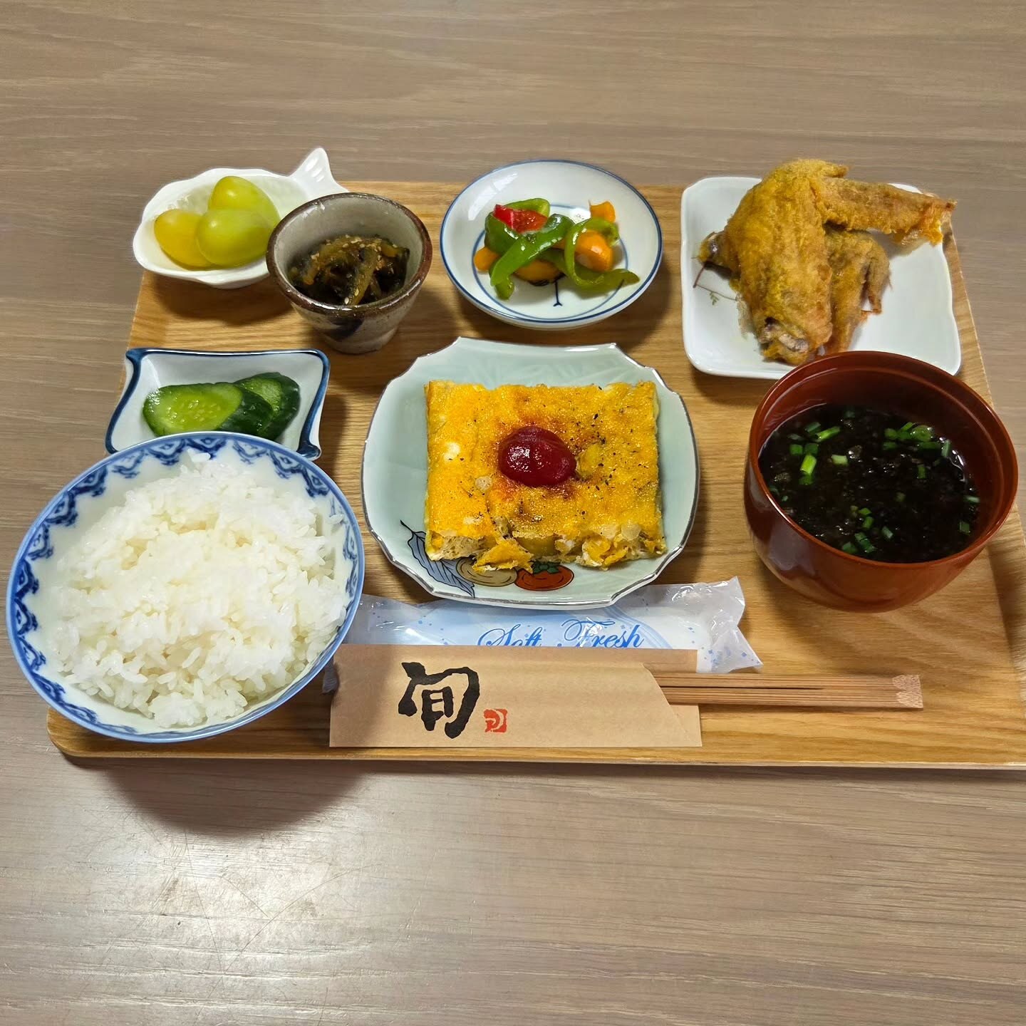 Kitchen木紬のランチプレート、卵料理や煮物、味噌汁が並ぶ盛り付け(公式Instagramより)