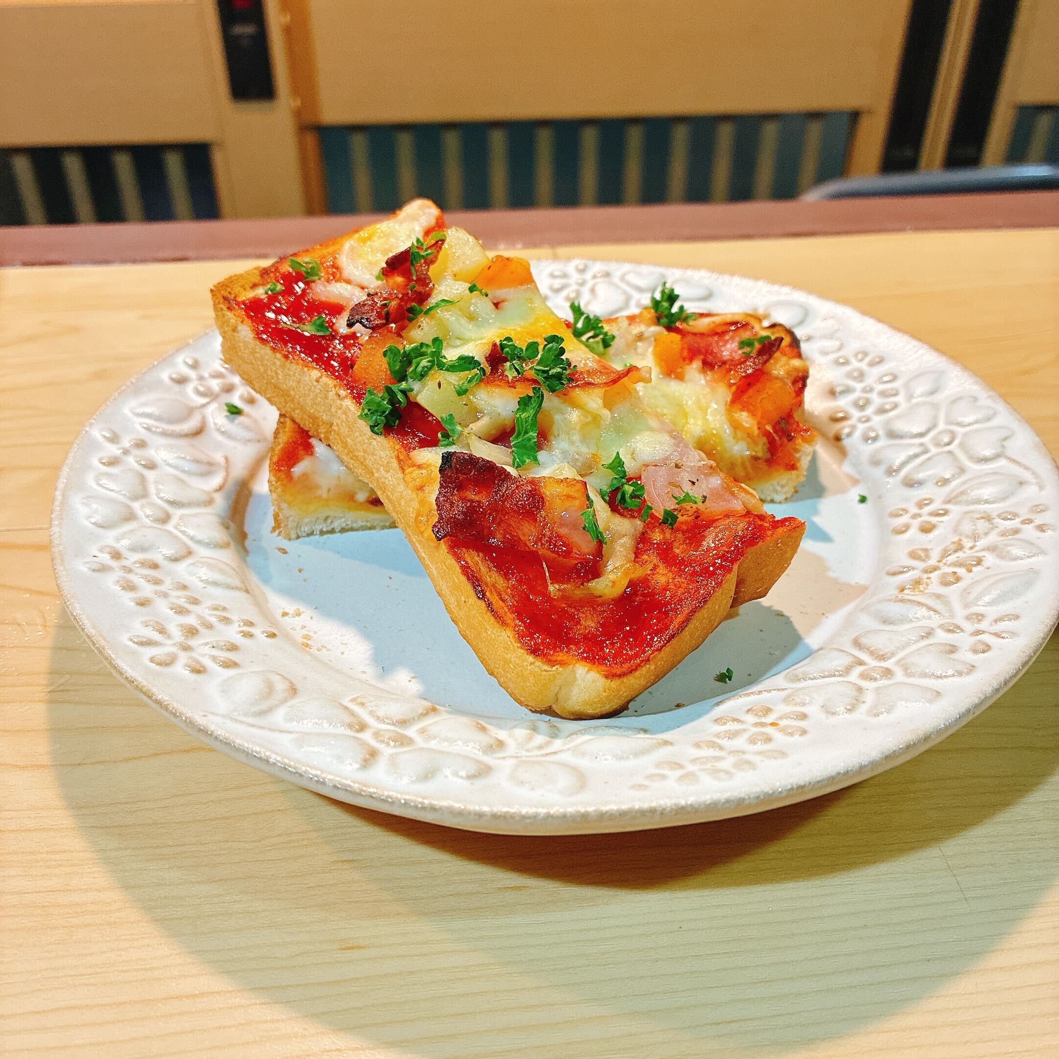 軽食・喫茶 オネットのピザトースト（唐戸はれて横丁公式サイトより）