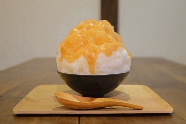 木の器で提供される珈琲屋のかき氷(公式Instagramより)