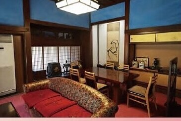 喫茶水月苑の店内、畳の座敷席(公式Instagramより)