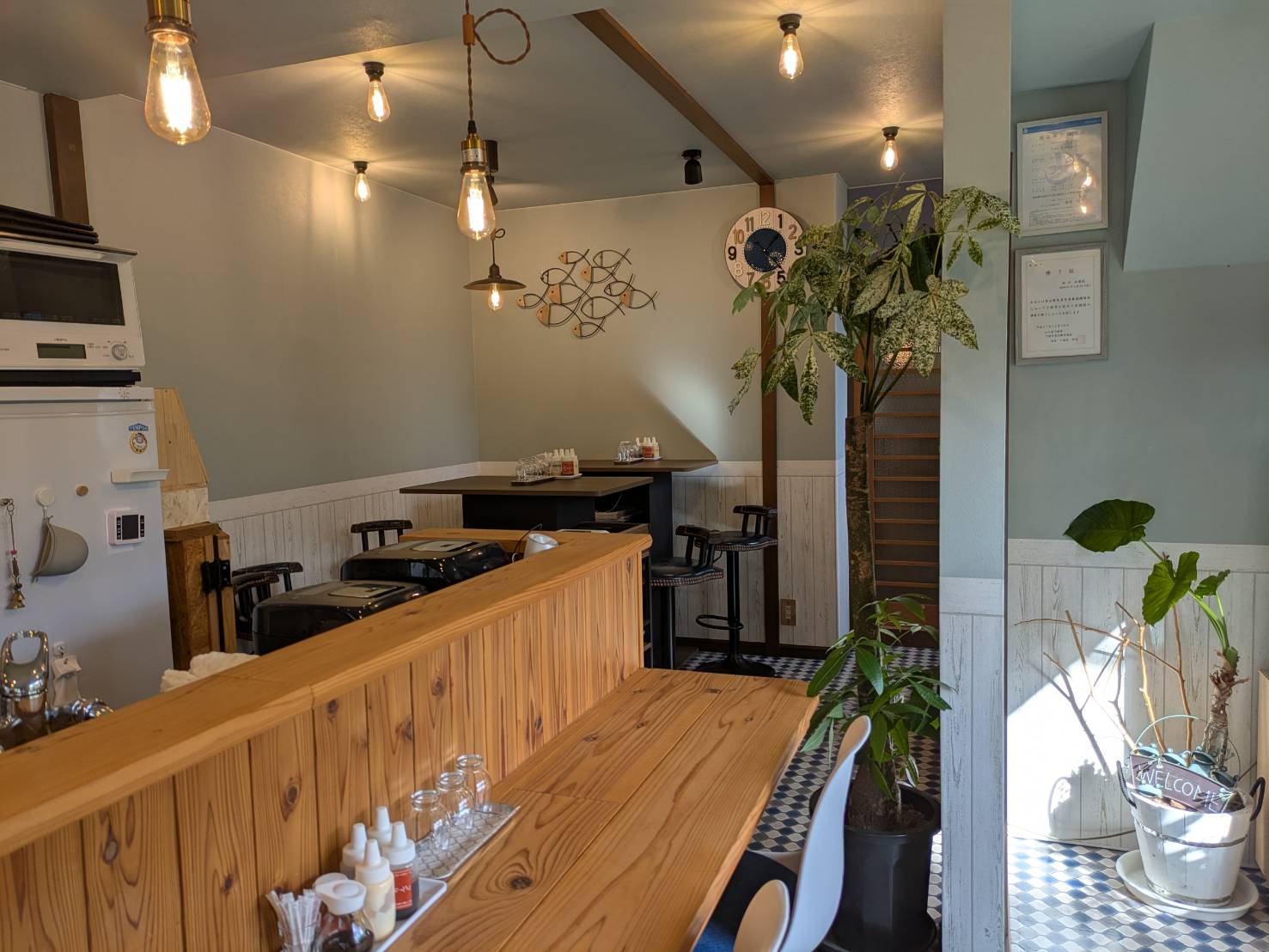 1階のカウンター席のある店内(3NASび公式サイトより)