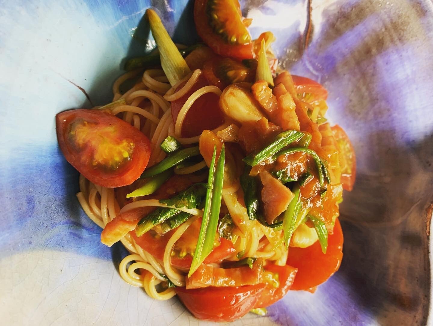 cucinA Agoo BamBinoの完熟トマトのパスタ。下関産青ねぎを使ったさっぱり系の一皿(公式サイトより)
