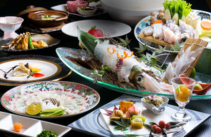 平家茶屋の活イカ姿造りとふく料理のコース（公式サイトより）