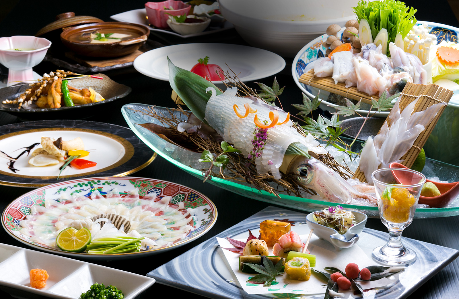 平家茶屋の活イカ姿造りとふく料理のコース（公式サイトより）