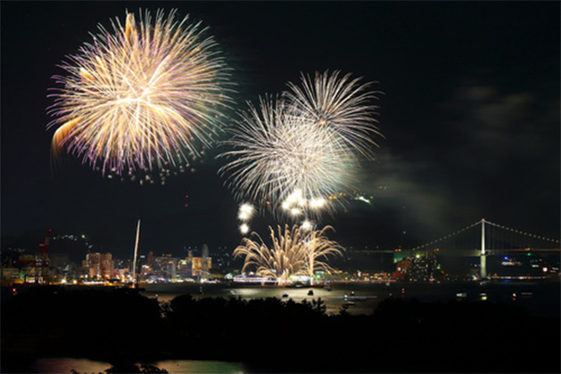 関門海峡花火大会のイメージ（平家茶屋・公式サイトより）