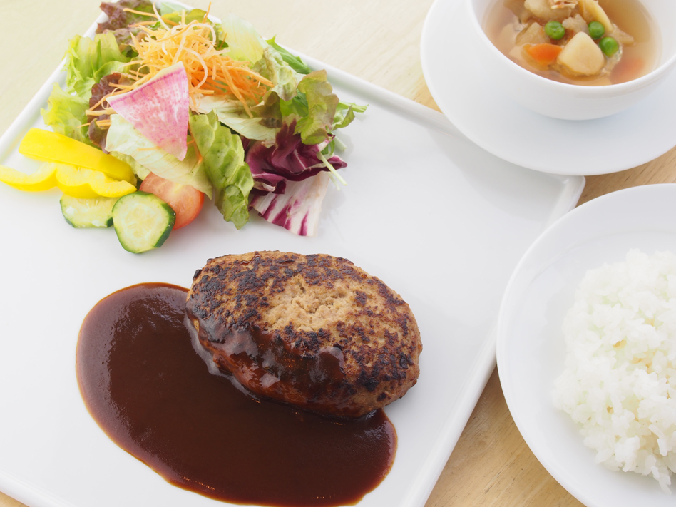 イルカの見えるレストランの手作りハンバーグステーキ（公式サイトより）