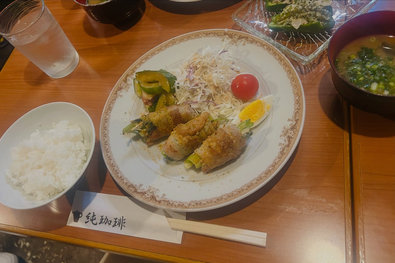 純珈琲のオクラとエノキと青紫蘇の豚バラ巻き(公式Instagramより)