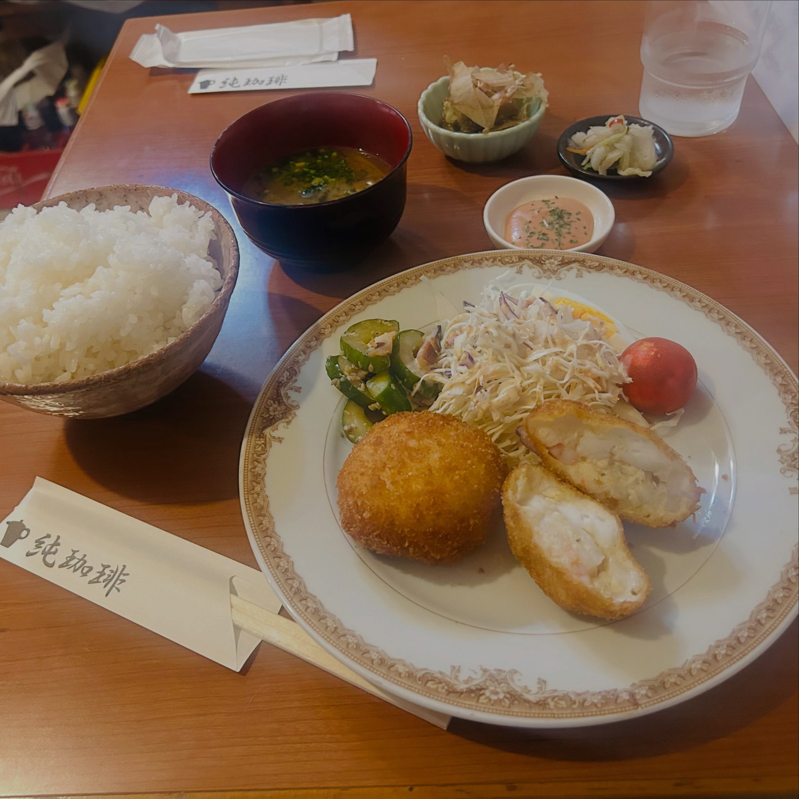 純珈琲の手づくり海老カツ定食(公式Instagramより)