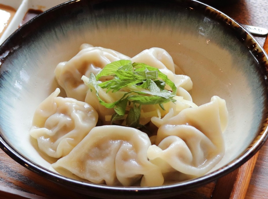 豚と海老の手包み水餃子（麻婆豆腐かん・公式サイトより）