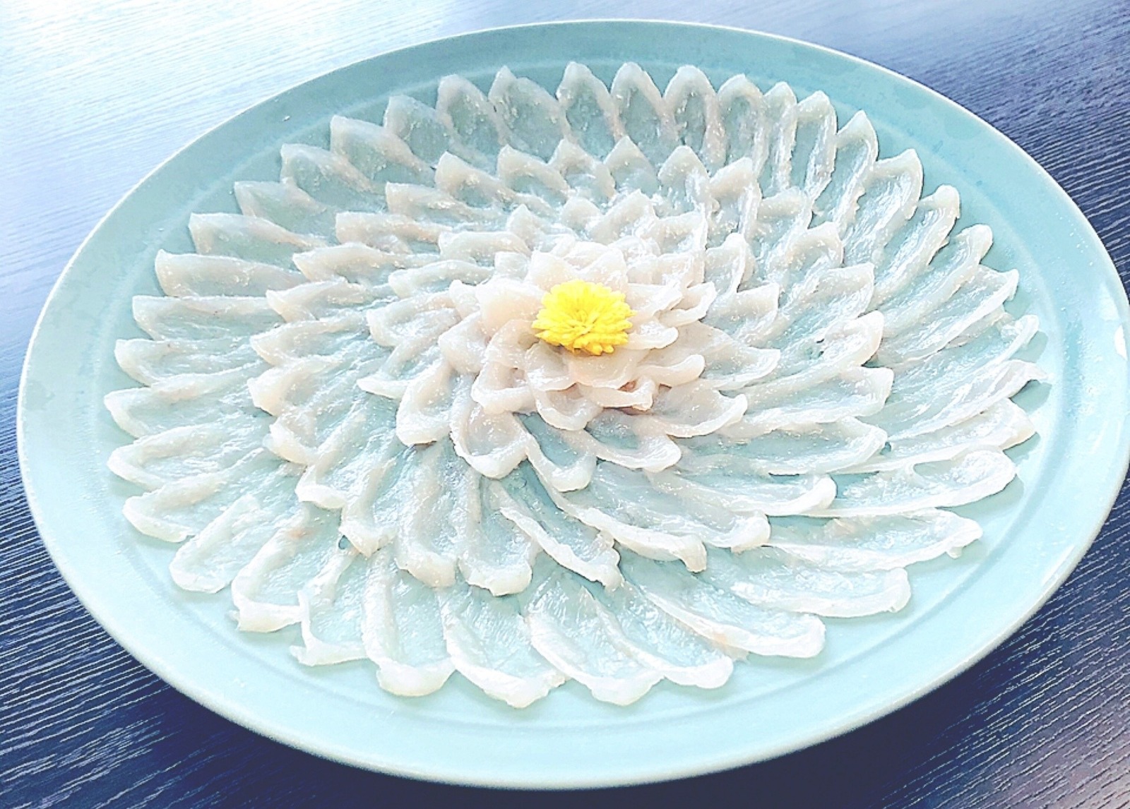 とらふぐのふぐ刺し（海音公式サイトより）
