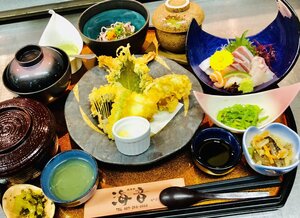 天ぷらやお刺身が並ぶ遊食家 海音のお膳（海音公式サイトより）