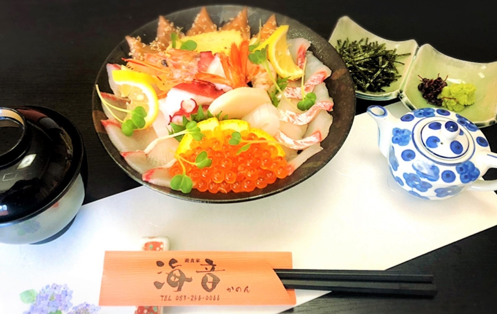 海鮮丼（海音公式サイトより）