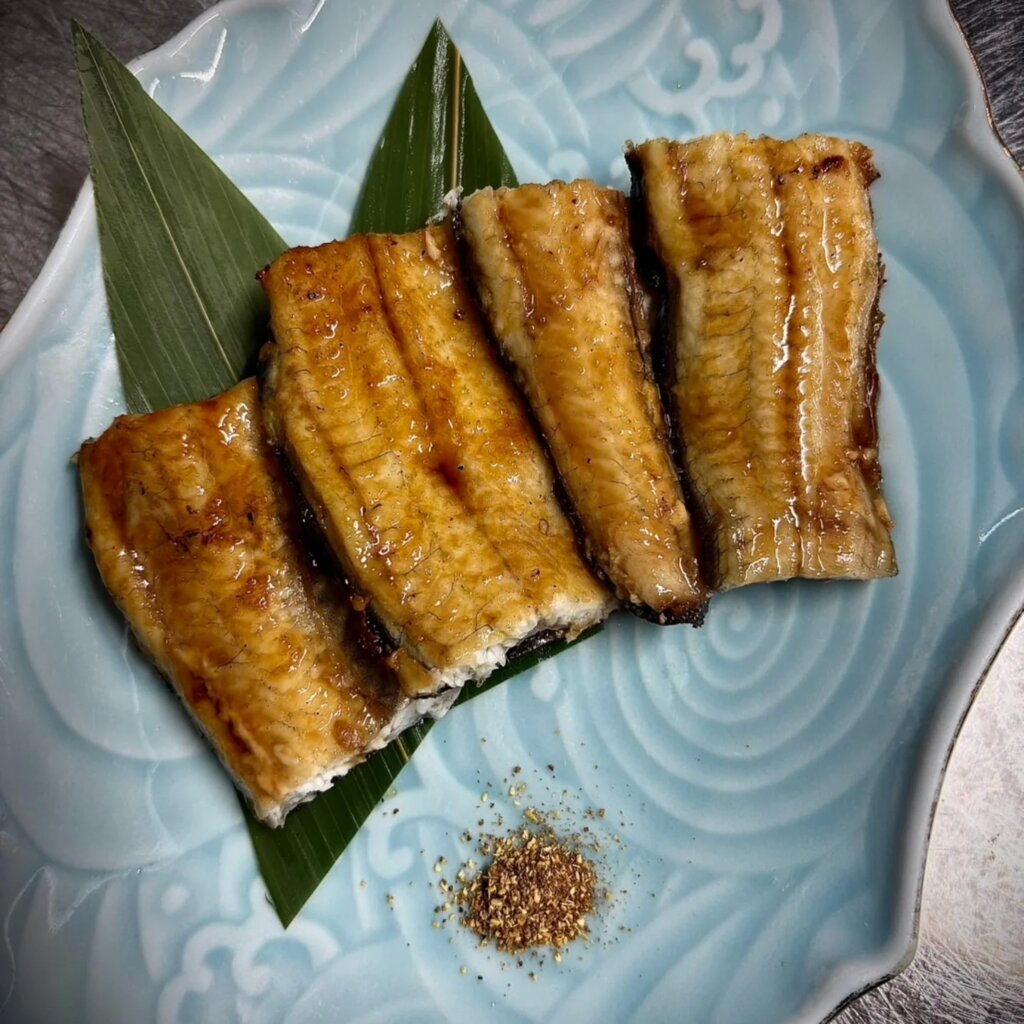 鹿児島県産鰻の蒲焼き（いざかや 松葉庵・公式Instagramより）