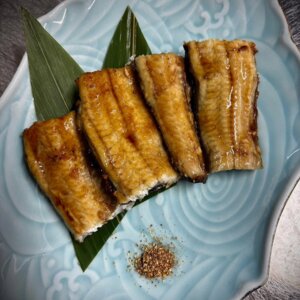 鹿児島県産鰻の蒲焼き（いざかや 松葉庵・公式Instagramより）