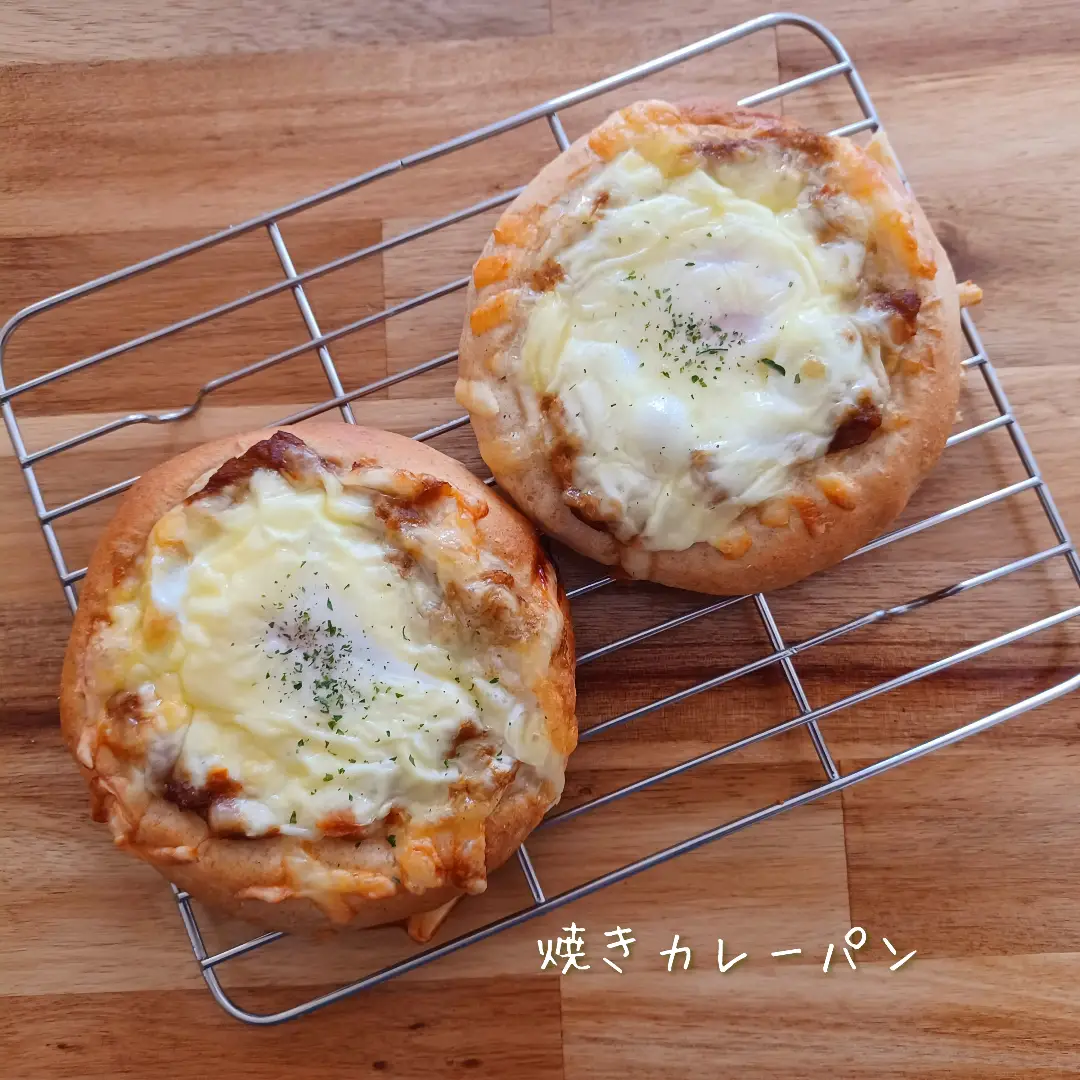 焼きカレーパン(パン・菓子工房 にゃんころん・公式Instagramより)
