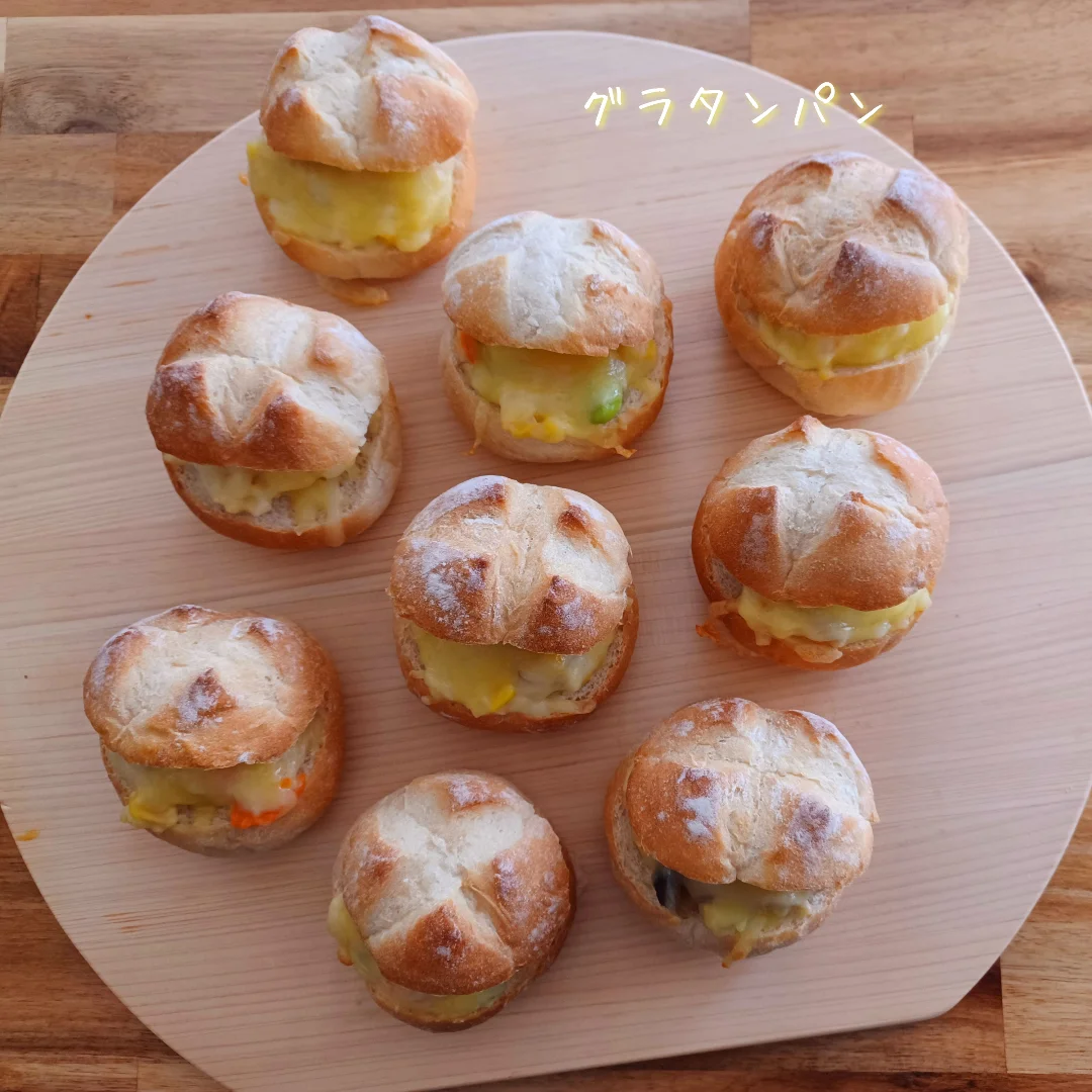 グラタンパン(パン・菓子工房 にゃんころん・公式Instagramより)