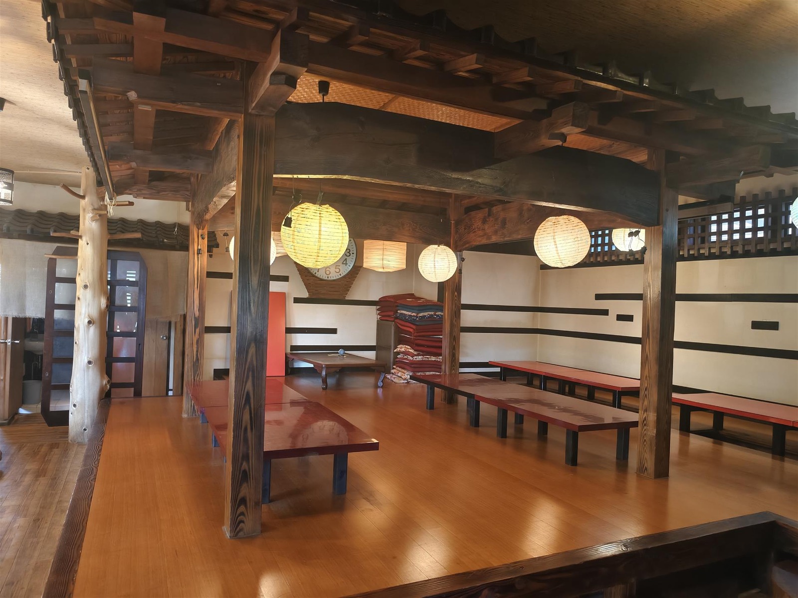 炉端焼き流王の店内（公式サイトより）