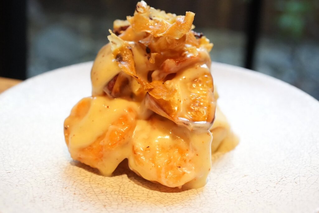エビとサツマイモのスパイシーマヨネーズ和え（菜華・公式Instagramより）