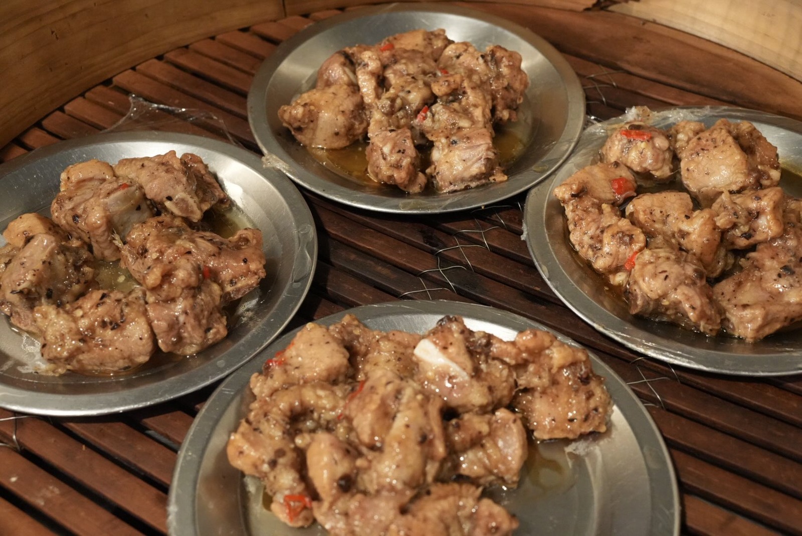 豚肉スペアリブの豆鼓蒸し（菜華・公式Instagramより）